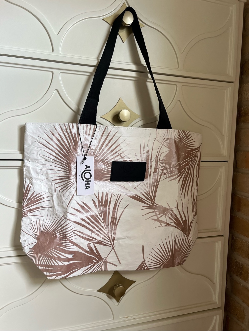 NWT Rose Gold Aloha Collection Day Tripper Zippered Tote Bag